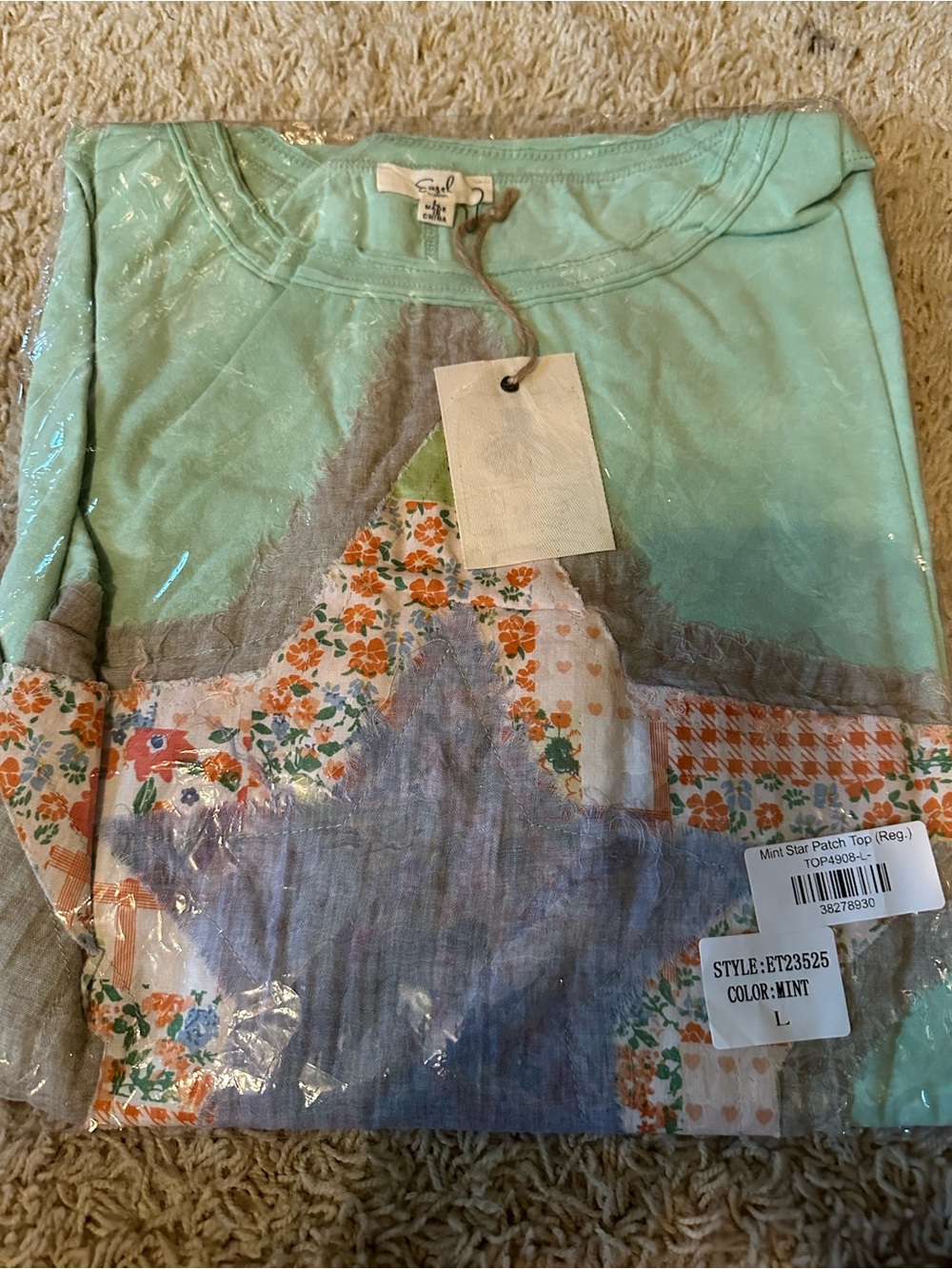 NWT EASEL MINT STAR APPLIQUÉ TOP